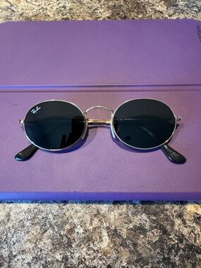 Ray-Ban Round Metal Sunglasses in Black and Gold